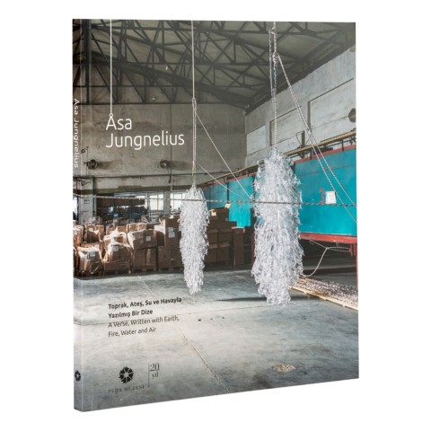 Åsa Jungnelius Toprak, Ateş, Su ve Havayla Yazılmış Bir Dize
